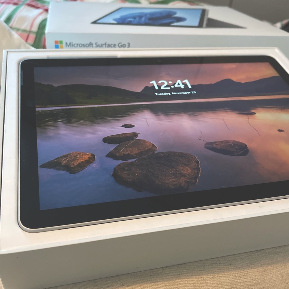 Microsoft Surface pro 3 w/ Microsoft Signature Type Cover